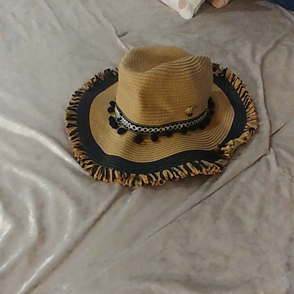 Adorable Betsey Johnson Beach hat